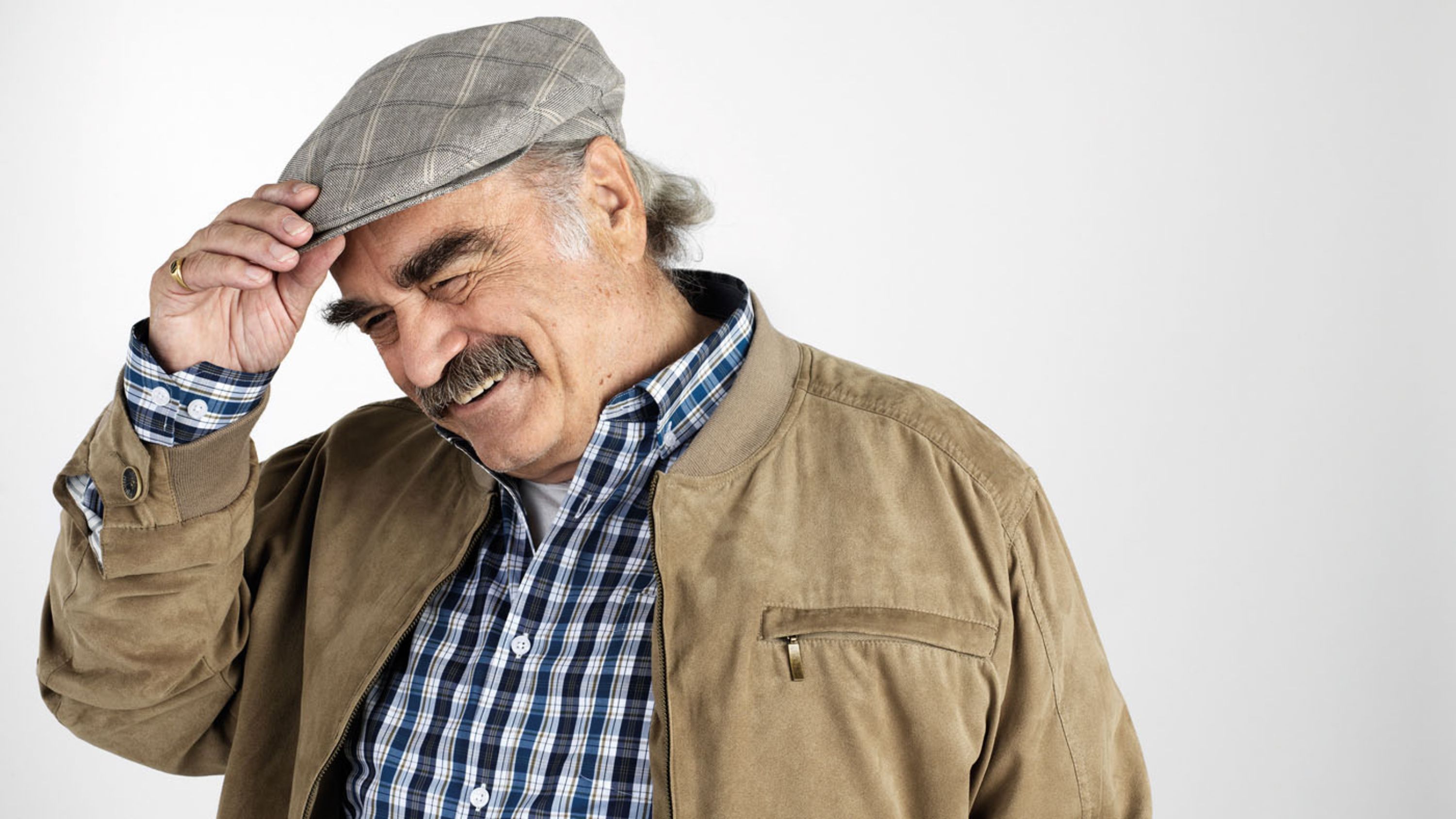 Älterer Mann mit Mütze